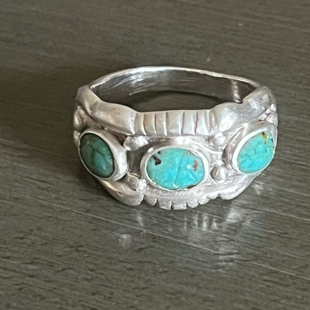TURQUOISE NATIVE AMERICAN STERLING SILVER RING SIZE 7
